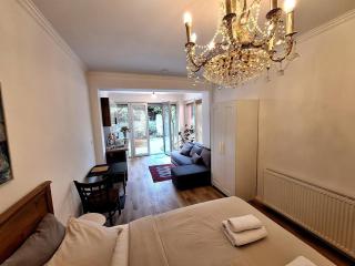 KindStay Suites Prague Airport - Terrace Suite - Tuchoměřice - 3