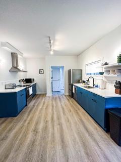 Newly Renovated Neighborhood Gem - Ann Arbor - 9