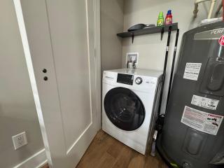 Updated Central 2BR APT near Downtown - Washington - 8