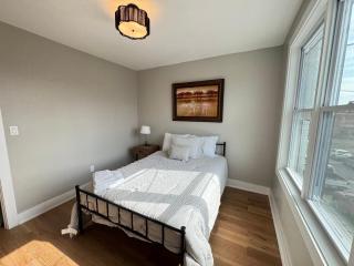 Updated Central 2BR APT near Downtown - Washington - 3
