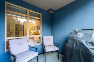 1BR Stylish Condo central Village Location with Private Balcony - Whistler - 5