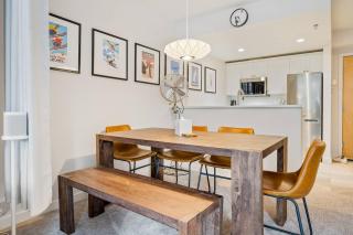 1BR Stylish Condo central Village Location with Private Balcony - Whistler - 7