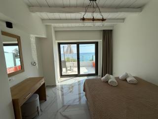 Phoenix Coastal Heaven - Loutro - 3