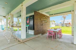 Surf & Turf Laid Back Slice of Island Life - Surfside Beach - 8