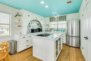 Surf & Turf Laid Back Slice of Island Life - Surfside Beach - 3
