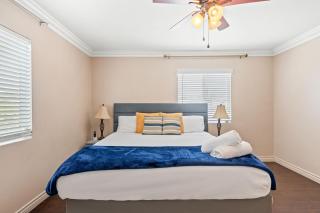 Modern Family Home w Full Amenities & Near ONT - Pomona - 3