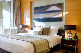Burj Khalifa View & Mall Entry in 3 Mins & Sleeps 3 Adults - 1