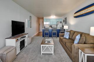 Oceanfront Suite - Upper Floor - Lincoln City - 2