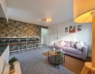 Thesiger Court Apartments - Free Private Parking - by Property Promise - 4
