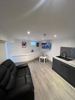 1 Bedroom Lavish Studio Apartment - Bradford - 9