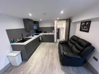 1 Bedroom Lavish Studio Apartment - Bradford - 3