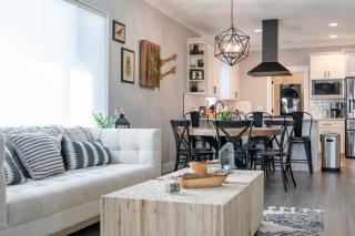 Charmer Downtown 3BR Home w Free Parking near UofO - 1