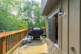 HOT TUB 4 Min Dr to Camelbeach - 8