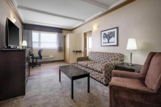 Best Western Plus Kamloops Hotel - Kamloops - 4