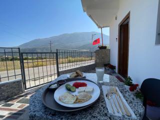 PANORAMIC VEW Xhanari Guesthouse Tepelene - Tepelenë - 0