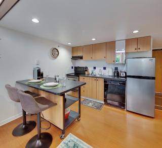 Cozy Two-story Loft in Downtown - Vancouver - 3