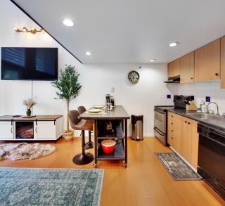 Cozy Two-story Loft in Downtown - Vancouver - 4