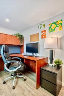 The Owlet NWCalgary QueenBD PrivateSuite - Calgary - 6