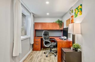 The Owlet NWCalgary QueenBD PrivateSuite - Calgary - 5