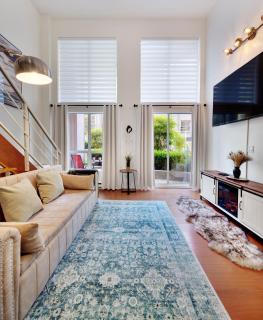 Cozy Two-story Loft in Downtown - 9