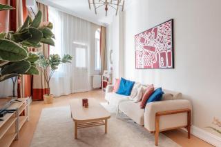 Chic Modern Flat w Balcony 5 min to Taksim - Estambul - 0