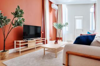 Chic Modern Flat w Balcony 5 min to Taksim - Estambul - 1