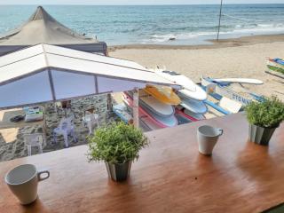 Beachfront Room1 beside El Union, 200mbps, Netflix - San Juan - 8