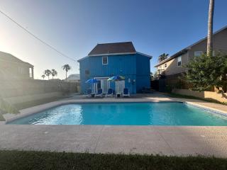 Neto's Nest, steps to beach, pool, sleeps 12 plus - South Padre Island - 6