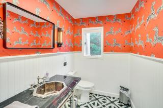 Hot Tub and Theater Room Getaway in Falling Waters - Falling Waters - 3
