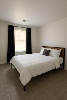 Brand-New 2BR Fast WiFi Near Attractions - San Antonio - 1