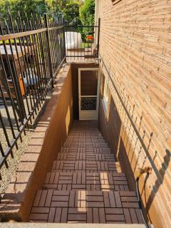 HomeSmart: Cozy Charm Meets High-Tech in Prime Area - Seattle - 2