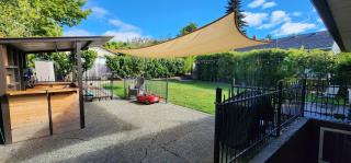 HomeSmart: Cozy Charm Meets High-Tech in Prime Area - Seattle - 3