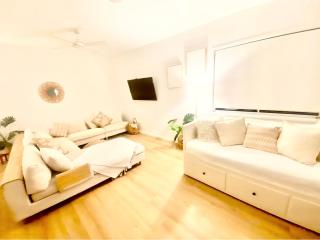Maroochydore Beach Retreat - Pool, BBQ, Relax - Maroochydore - 6