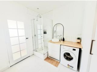 Maroochydore Beach Retreat - Pool, BBQ, Relax - Maroochydore - 4