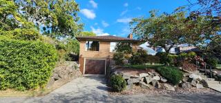 HomeSmart: Cozy Charm Meets High-Tech in Prime Area - Seattle - 0