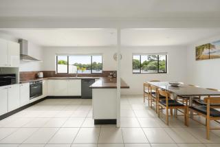 Breathtaking River Views on Noosa Parade - 7