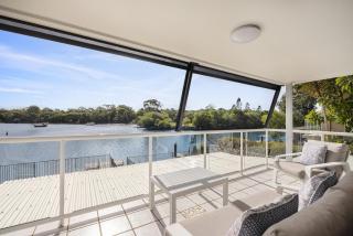 Breathtaking River Views on Noosa Parade - 1