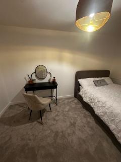 Modern Room and Bath in Maidenhead Near Heathrow Airport - Taplow - 7