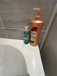 Modern Private Room and Bath in Maidenhead Near Heathrow Airport - 2