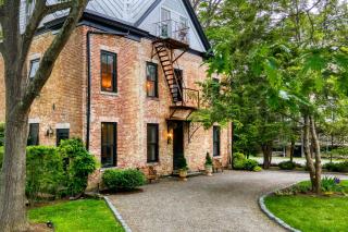 Elizabeth House Creekside Cabins by AvantStay Historic Event Estate with Cabins Pool and Swimming Hole Sleeps 20 - Leeds - 8