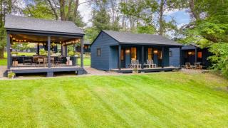 Elizabeth House Creekside Cabins by AvantStay Historic Event Estate with Cabins Pool and Swimming Hole Sleeps 20 - Leeds - 6