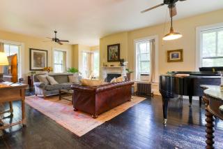 Elizabeth House Creekside Cabins by AvantStay Historic Event Estate with Cabins Pool and Swimming Hole Sleeps 20 - Leeds - 1