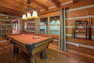 Appalachian Escape Cabin - Private - Secluded -3 acres -Hot tub -Fire pit -Games - 4