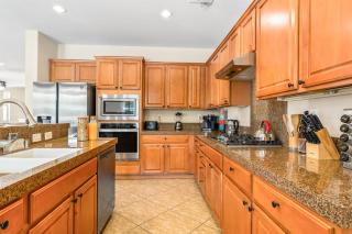 Casa Campo 5BR Desert Oasis w Pool Firepit Outdoor Lounge - Indio - 5