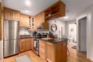 1BR Powderview - Creekside Bright and Cozy Private Bike/Ski Storage Free Parking - Whistler - 3