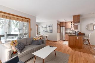 1BR Powderview - Creekside Bright and Cozy Private Bike/Ski Storage Free Parking - Whistler - 2