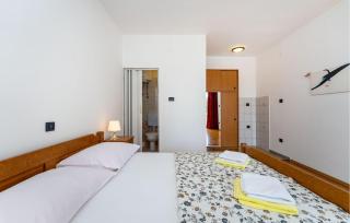 Gorgeous Apartment In Galovac With Wifi - 9