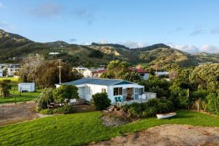 Coastal Comfort Holiday Home 100m to Mahia Beach - 5