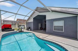 Entire Disney Retreat Home minutes from Disney, Shopping, and Restaurants 4br,2ba,7beds sleeps 10 - 7