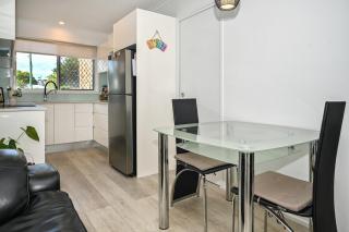 Cosy, Charming, Central Caloundra Getaway - Caloundra - 9